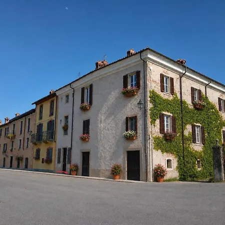 Casa Bertola Traditional House On The Outskirts Of The Langhe Briaglia